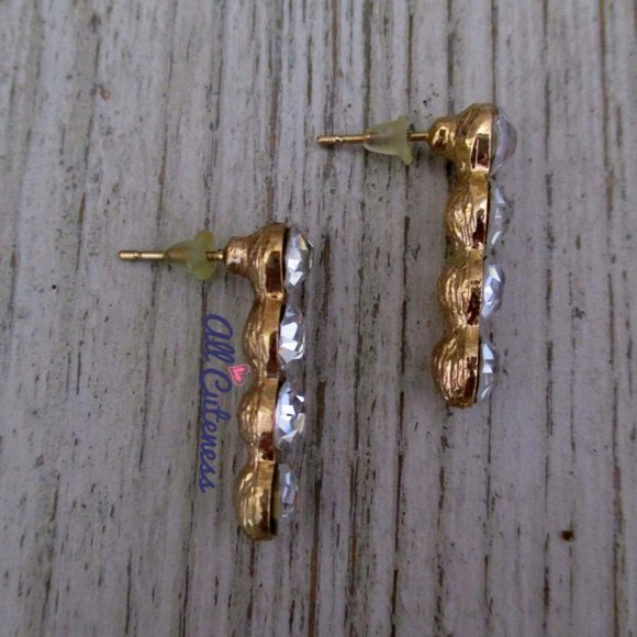 🎀 Bar Stud Earrings - Picture 3 of 4